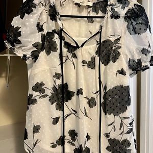 Blouse size small never worn no tag